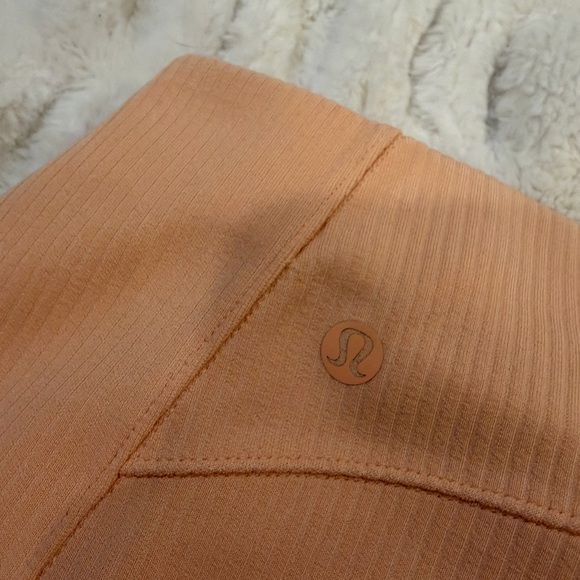 Lululemon Ribbed Softstreme High-Rise Short 2" Size 6 - Picture 7 of 11